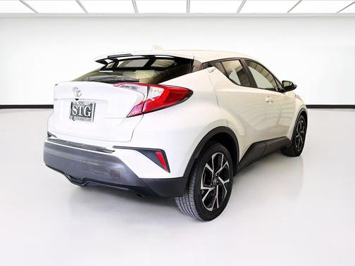 Blizzard Pearl 2019 Toyota C-HR XLE