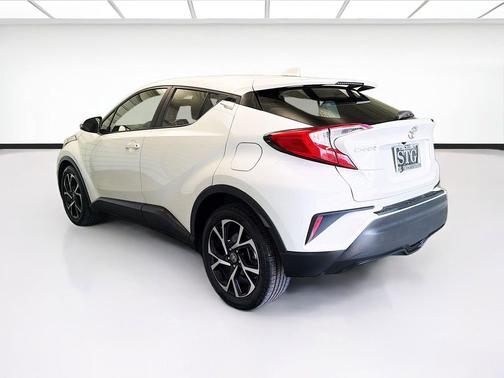 Blizzard Pearl 2019 Toyota C-HR XLE