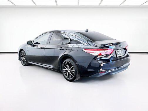 2019 Toyota Camry Hybrid LE