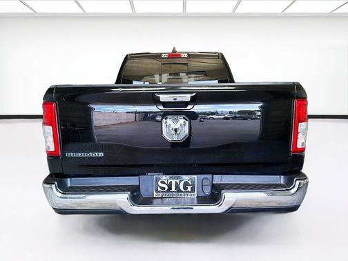 Diamond Black Crystal Pearlcoat 2020 RAM 1500 Big Horn/Lone Star