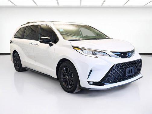 2024 Toyota Sienna LE