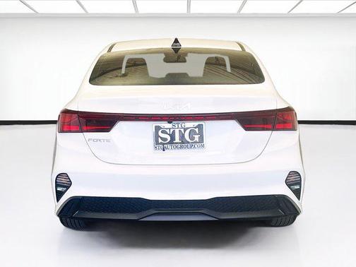 Snow White Pearl 2024 Kia Forte LXS