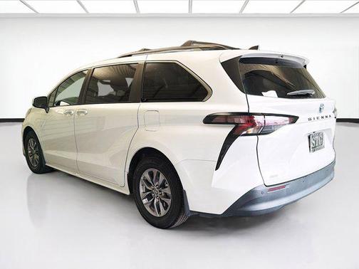 Wind Chill Pearl 2024 Toyota Sienna XLE