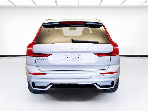 2022 Volvo XC60 Recharge Plug-In Hybrid T8 R-Design