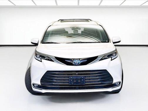 2021 Toyota Sienna Platinum 7 Passenger