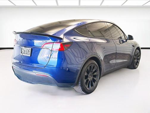 Deep Blue Metallic 2024 Tesla Model Y Long Range Single Motor Rear-Wheel Drive