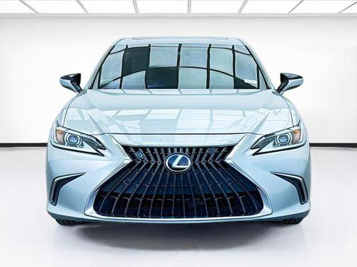 2022 Lexus ES 300h Base