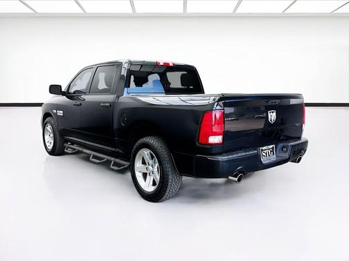 Brilliant Black Crystal Pearlcoat 2017 RAM 1500 Express