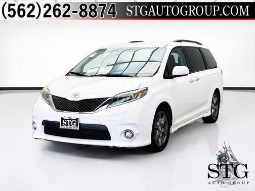 Super White 2017 Toyota Sienna SE