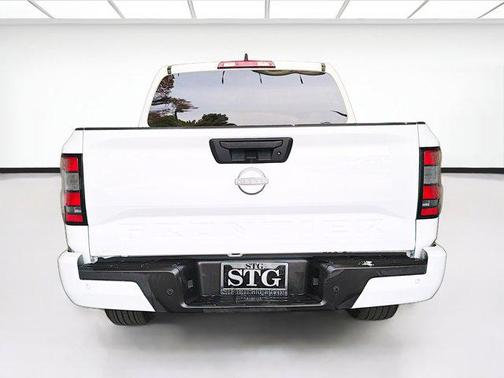 Glacier White 2025 Nissan Frontier SV