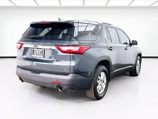 Graphite Metallic 2018 Chevrolet Traverse LT Cloth