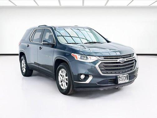 Graphite Metallic 2018 Chevrolet Traverse LT Cloth