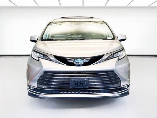 2021 Toyota Sienna Limited 7-Passenger