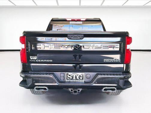 Black 2022 Chevrolet Silverado 1500 High Country