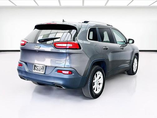 Granite Crystal Metallic Clearcoat 2017 Jeep Cherokee Latitude