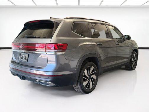Platinum Gray Metallic 2024 Volkswagen Atlas 2.0T SE w/Technology 4MOTION