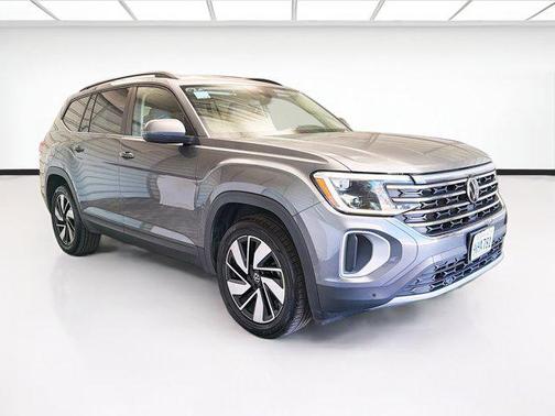 Platinum Gray Metallic 2024 Volkswagen Atlas 2.0T SE w/Technology 4MOTION
