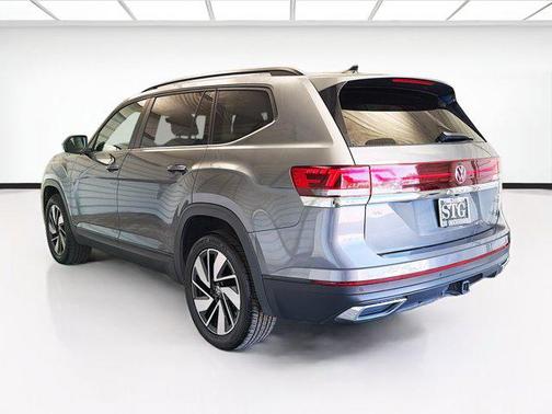 Platinum Gray Metallic 2024 Volkswagen Atlas 2.0T SE w/Technology 4MOTION