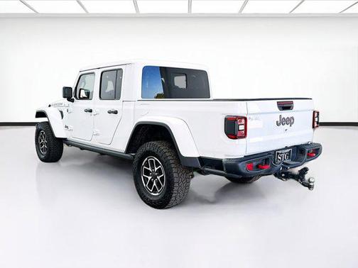 Bright White Clearcoat 2025 Jeep Gladiator Rubicon