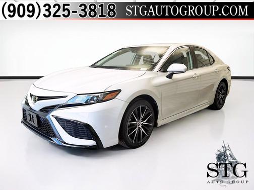 Ice 2022 Toyota Camry SE