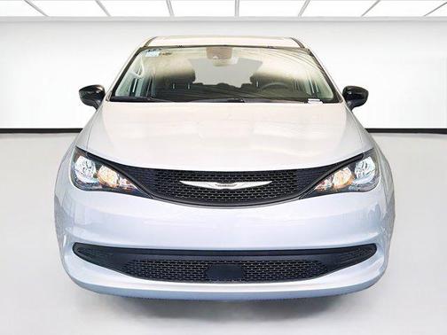 Silver Mist Clearcoat 2024 Chrysler Voyager LX