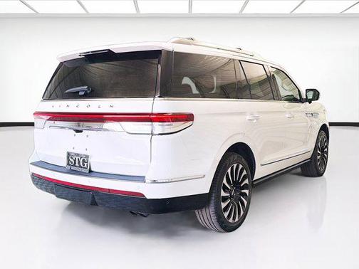 Pristine White Metallic Tri-Coat 2023 Lincoln Navigator Black Label