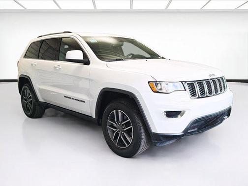 Bright White Clearcoat 2019 Jeep Grand Cherokee Laredo