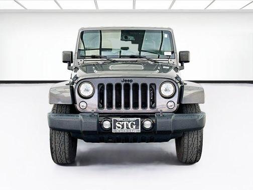 Granite Crystal Metallic Clearcoat 2017 Jeep Wrangler Unlimited Sahara