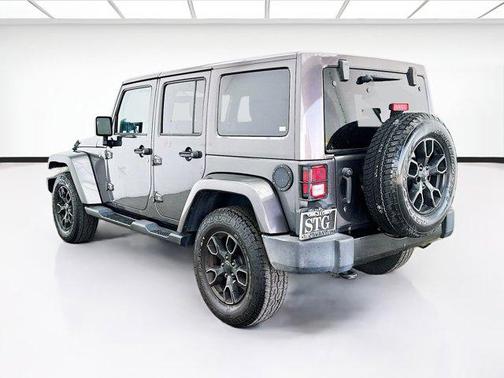 Granite Crystal Metallic Clearcoat 2017 Jeep Wrangler Unlimited Sahara