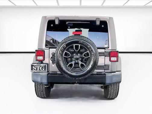 Granite Crystal Metallic Clearcoat 2017 Jeep Wrangler Unlimited Sahara