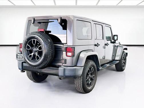Granite Crystal Metallic Clearcoat 2017 Jeep Wrangler Unlimited Sahara