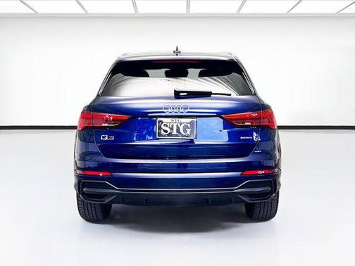 2022 Audi Q3 45 S line Premium