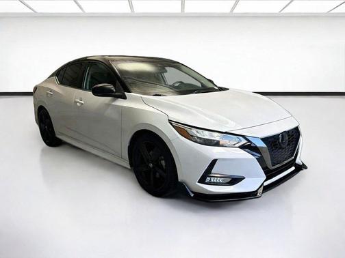 Aspen White Tricoat/Super Black 2022 Nissan Sentra SR