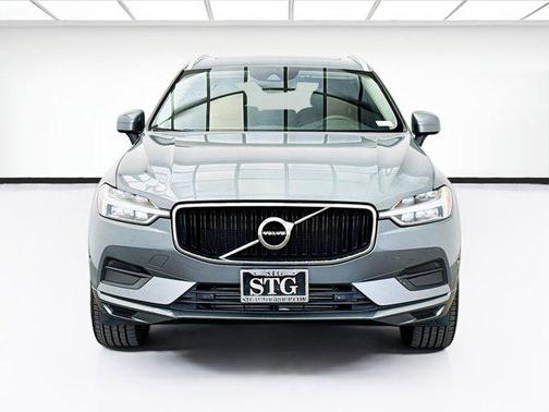 Gray Metallic 2019 Volvo XC60 T5 Momentum