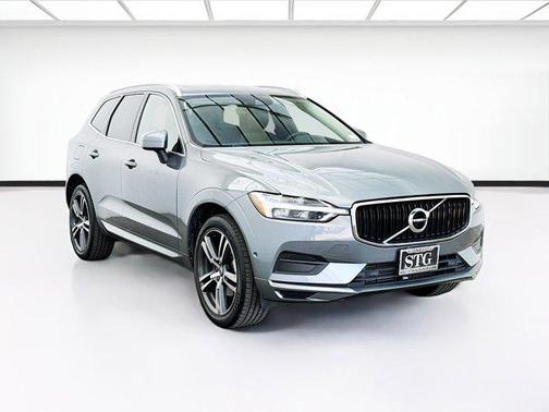 Gray Metallic 2019 Volvo XC60 T5 Momentum