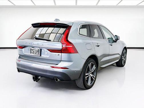 Gray Metallic 2019 Volvo XC60 T5 Momentum