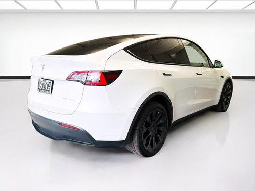 Pearl White Multi-Coat 2022 Tesla Model Y Long Range Dual Motor All-Wheel Drive