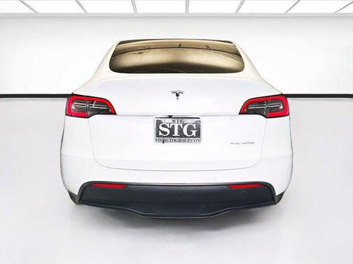 Pearl White Multi-Coat 2022 Tesla Model Y Long Range Dual Motor All-Wheel Drive