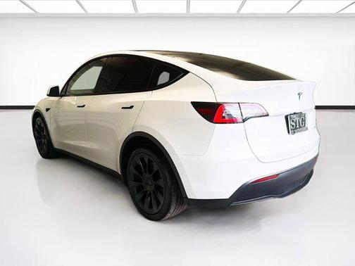 Pearl White Multi-Coat 2022 Tesla Model Y Long Range Dual Motor All-Wheel Drive