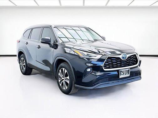 2022 Toyota Highlander Hybrid XLE