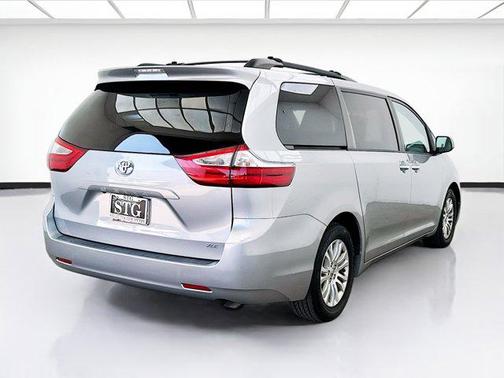 Silver Sky Metallic 2017 Toyota Sienna XLE