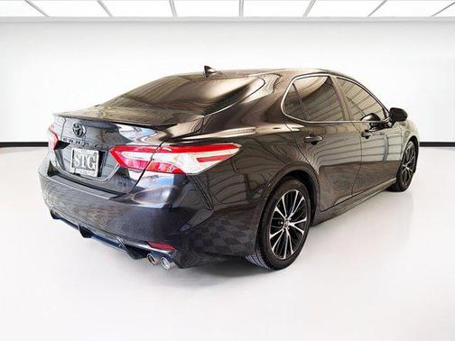 Midnight Black Metallic 2020 Toyota Camry SE