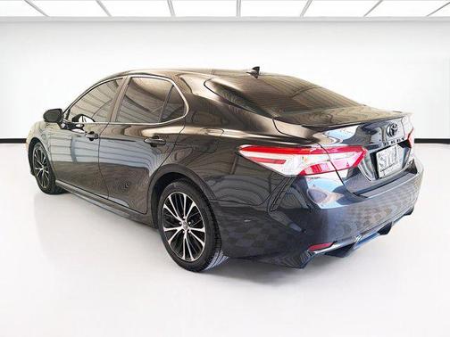 Midnight Black Metallic 2020 Toyota Camry SE