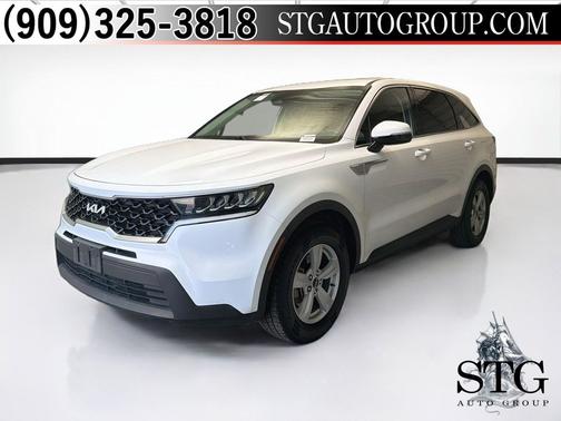 Glacial White Pearl 2022 Kia Sorento LX