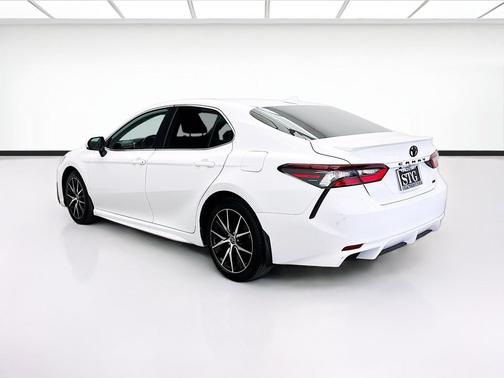 Ice Cap 2024 Toyota Camry SE