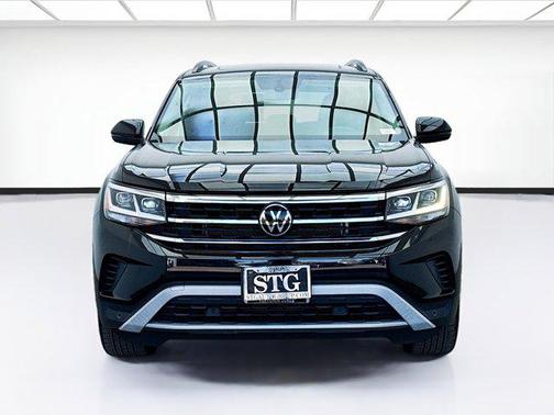 Deep Black Pearl 2023 Volkswagen Atlas 3.6L SE w/Technology