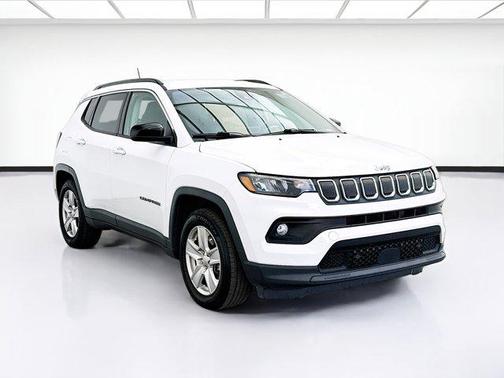 Bright White Clearcoat 2022 Jeep Compass Latitude