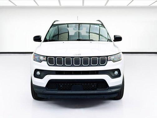 Bright White Clearcoat 2022 Jeep Compass Latitude