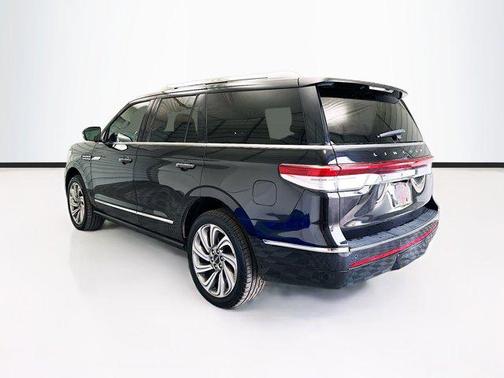 Black Metallic 2022 Lincoln Navigator Reserve