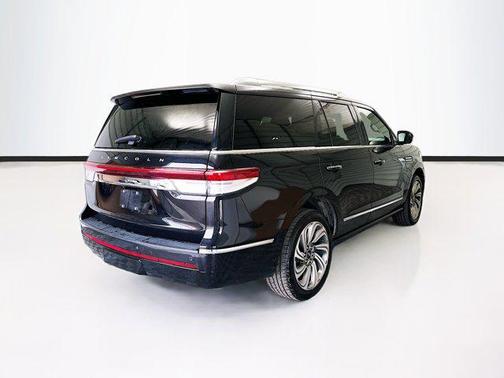 Black Metallic 2022 Lincoln Navigator Reserve